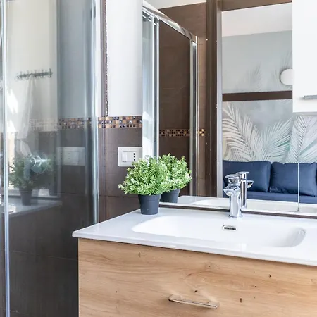 Duomo 5 Min Walk - 2 Bedrooms With Netflix, Wifi Apartament