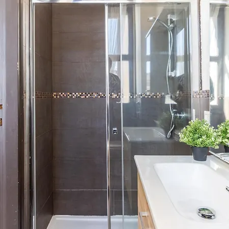 Torre Velasca - Duomo 5 Min Walk - 2 Bedrooms With 2 Bathrooms Apartman